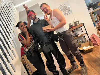 Behind the scenes photo 6
