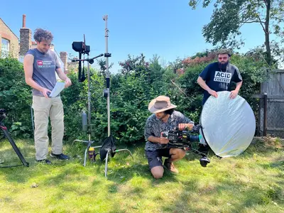 Behind the scenes photo 9